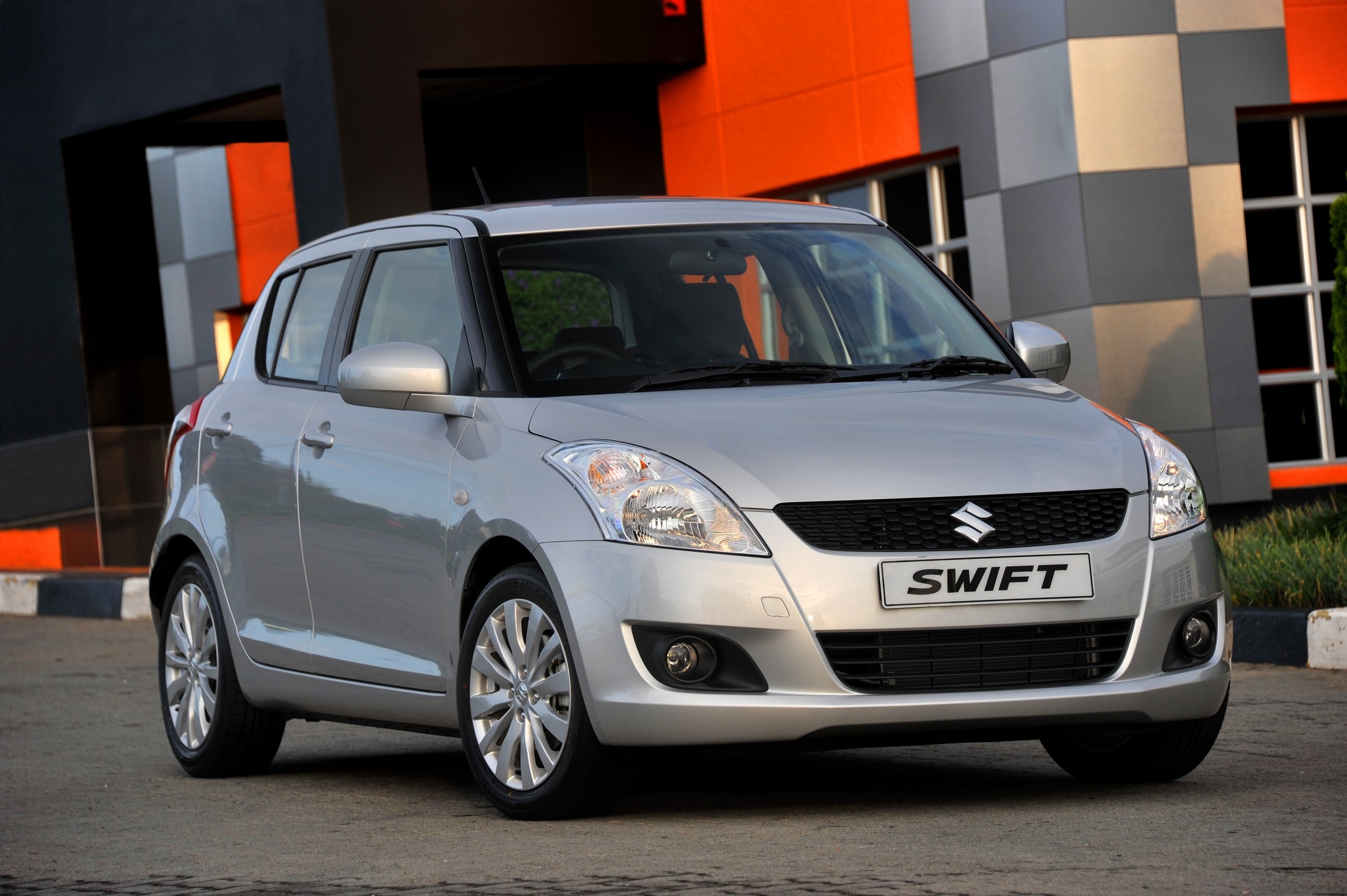 Swift where. Suzuki Swift 2011. Suzuki Swift 2015. Сузуки Свифт кабриолет. Сузуки Свифт вид спереди.