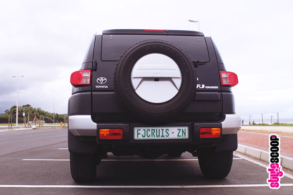 toyota-fj-cruiser-back-1