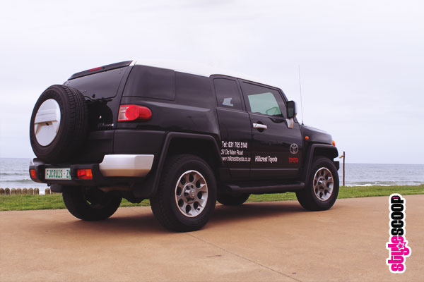 toyota-fj-cruiser-side-beach