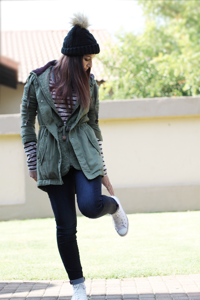 Weekend Casual #OOTD: Distressed Stripes & Military Green | More looks on www.stylescoopblog.com