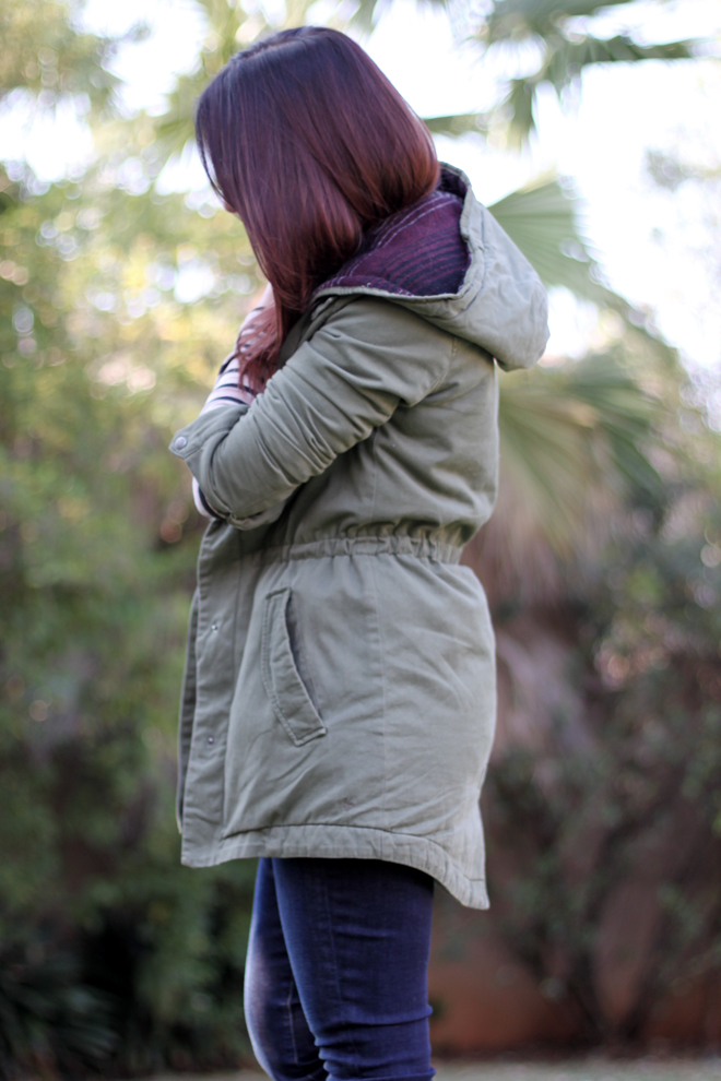 Weekend Casual #OOTD: Distressed Stripes & Military Green | More looks on www.stylescoopblog.com