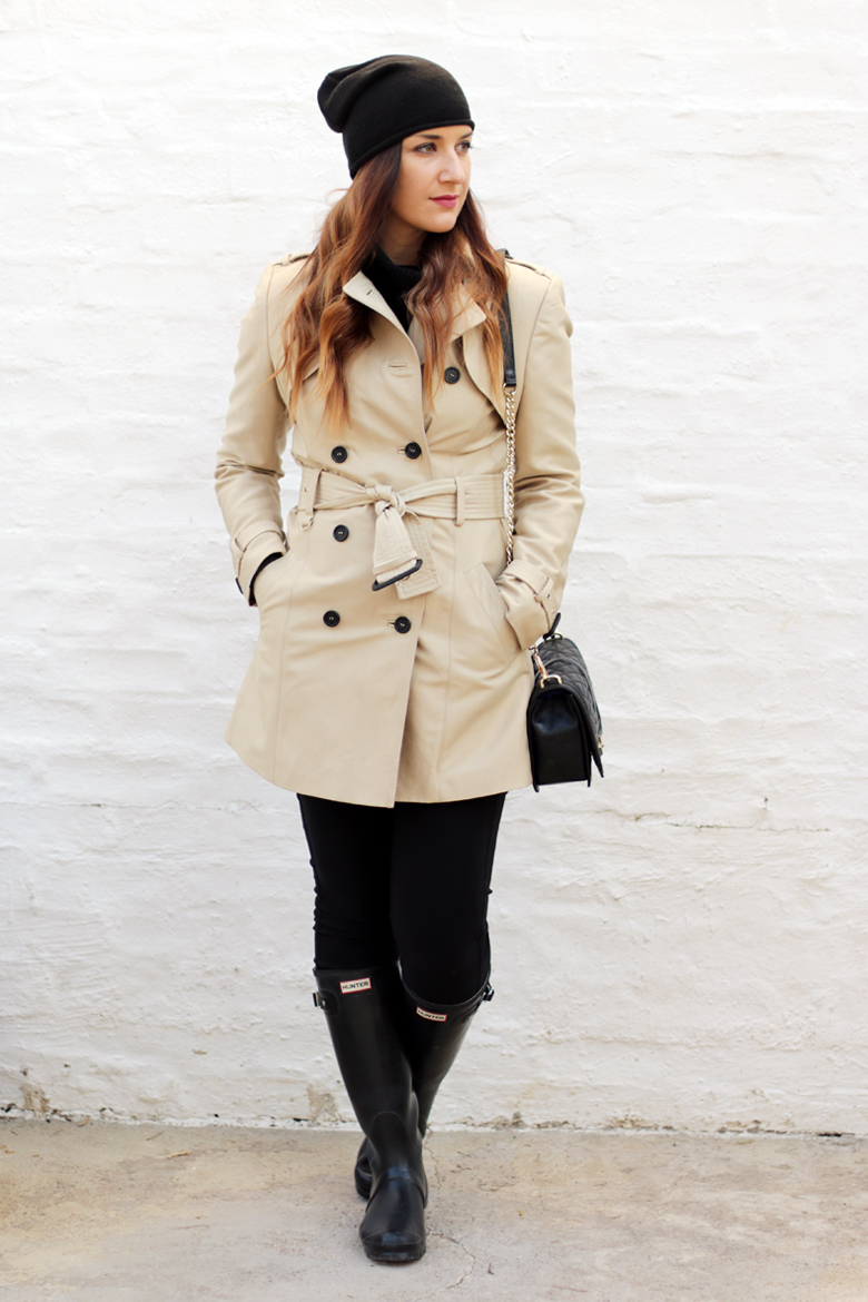 classic-winter-outfit-trench-coat-hunter-boots-black-beanie-outfit-ideas-stylescoop-fashion-blogger-south-africa-2