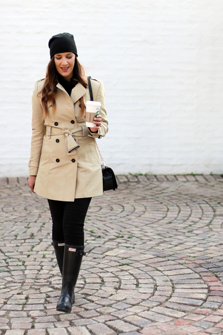 classic-winter-outfit-trench-coat-hunter-boots-black-beanie-outfit-ideas-stylescoop-fashion-blogger-south-africa-4